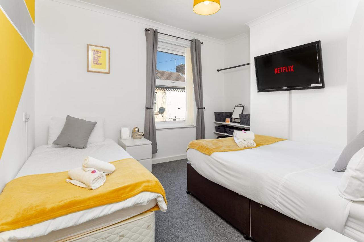 Cosy Anfield Guesthouse - Free Parking Liverpool Exterior photo