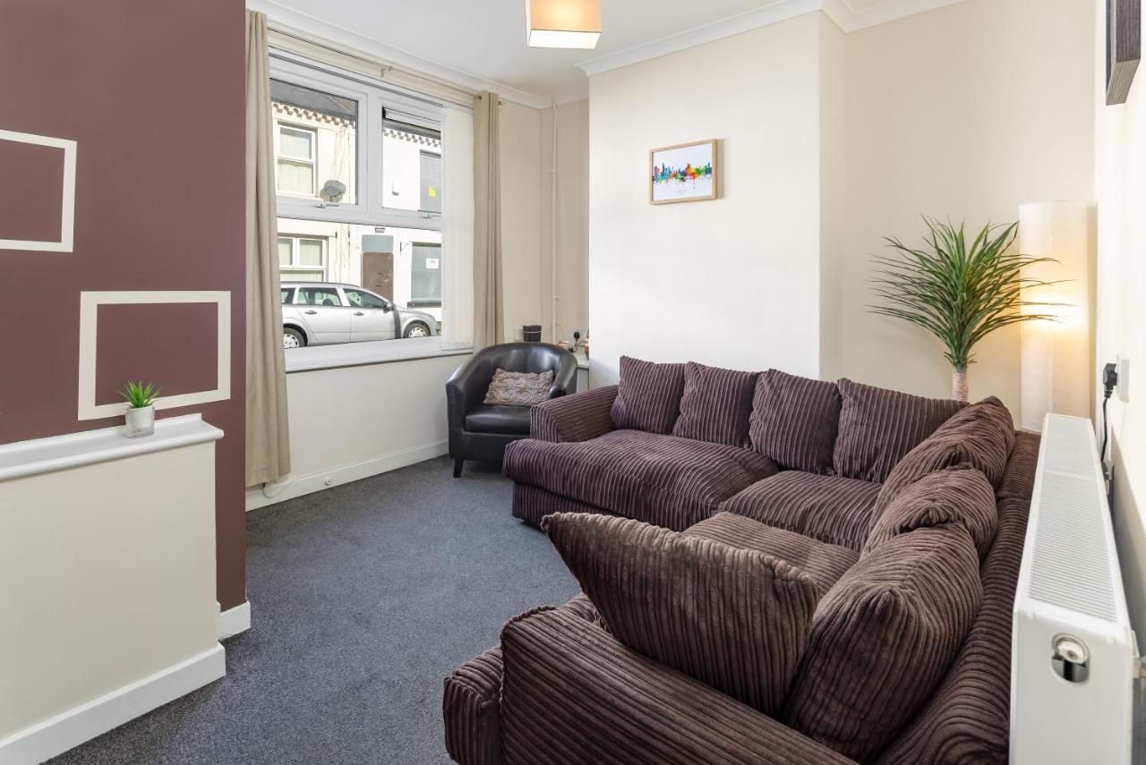 Cosy Anfield Guesthouse - Free Parking Liverpool Exterior photo